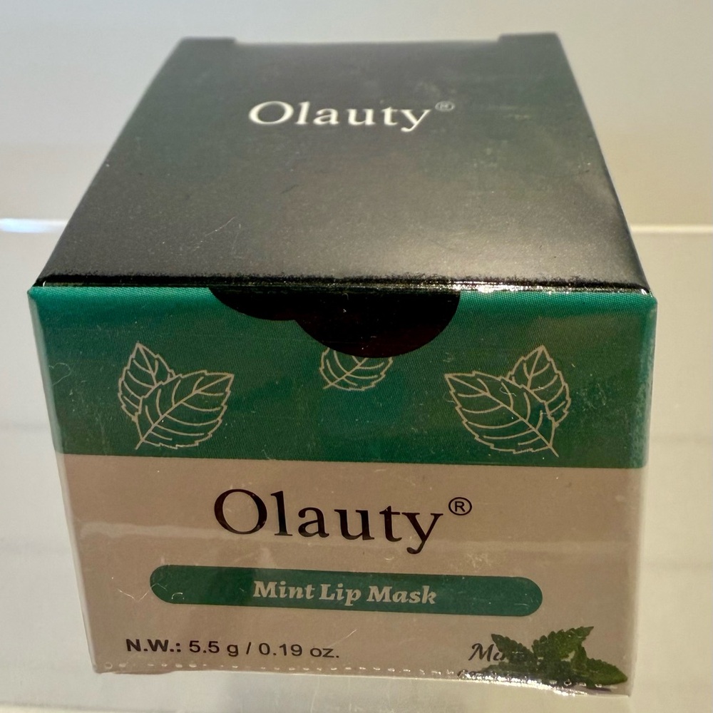 Olauty Mint Lip Mask use Dey and night. Honeypot. Lip scrubber includes.